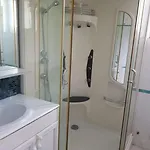 Familiale Dans Un Quartier Residentiel Villa *